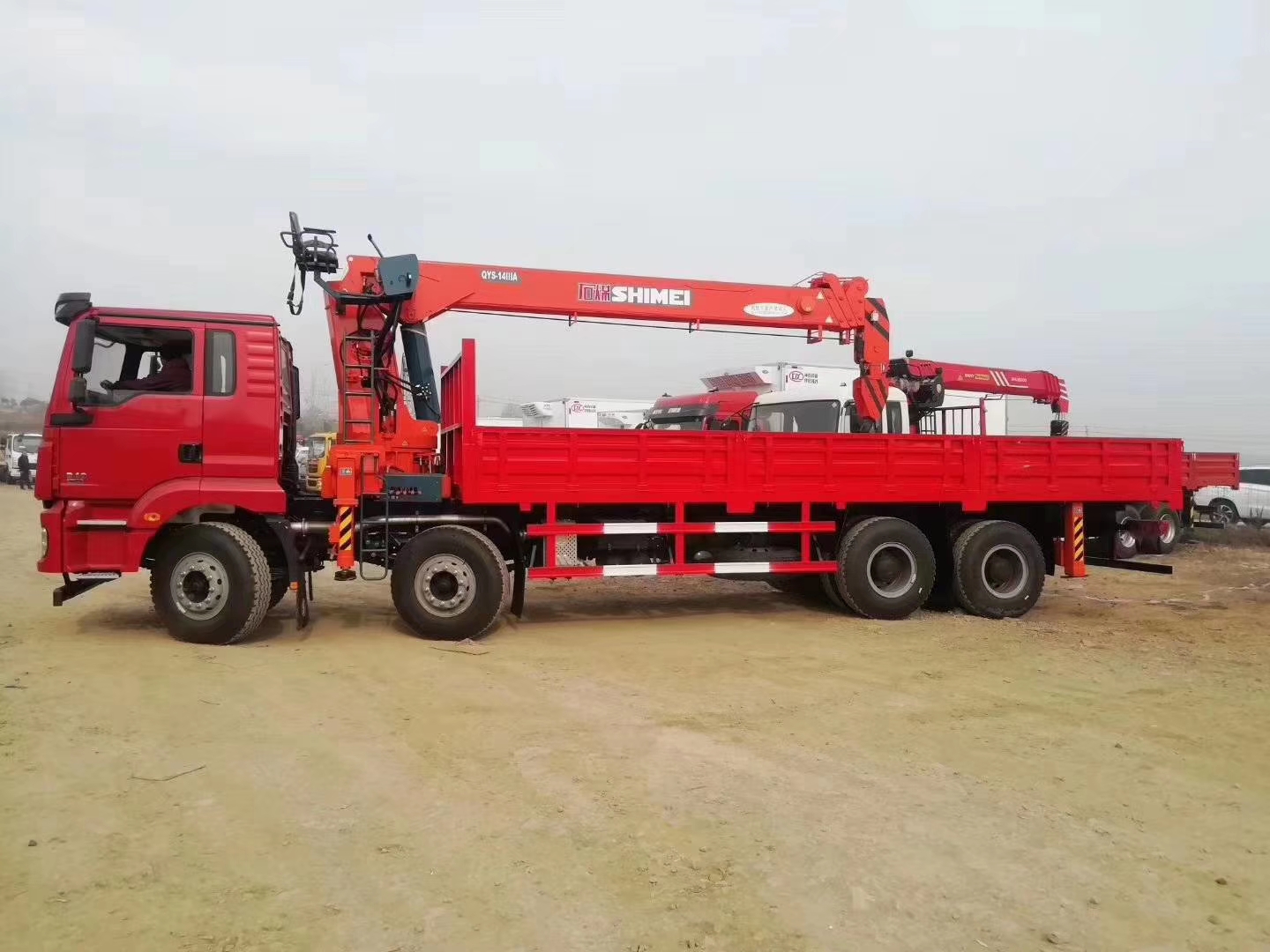 随车吊平板车 多功能一体化运输解决方案